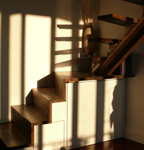 escalier arien, lignes contemporaines et matires(bois-mtal) aspect brut, design industriel